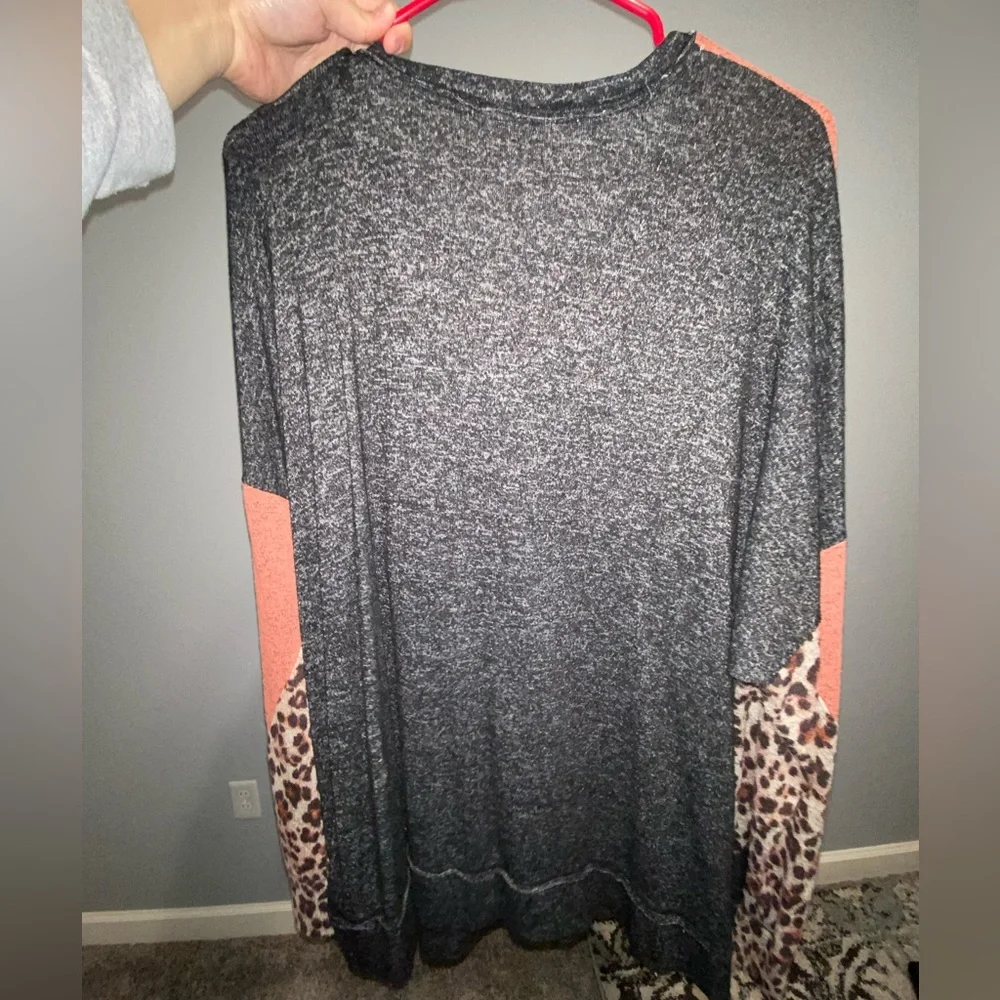 Multicolored/leopard top - Picture 2 of 3